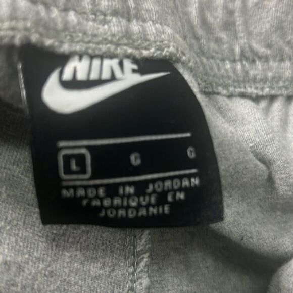 NIKE SPORTSWEAR CLUB JERSEY‎ SHORTS SIZE L - Picture 4 of 7